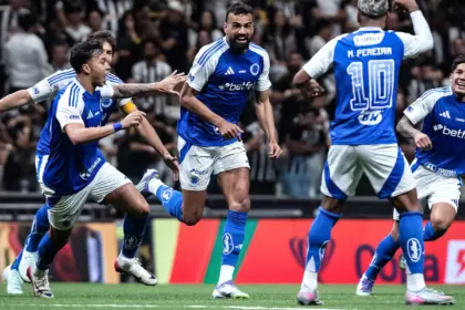Copa do Brasil: Cruzeiro vence Atlético por 2 a 0 e fica perto da semi