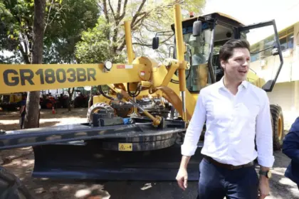 Daniel Vilela entrega máquinas do Mecaniza Campo a 14 municípios goianos – Vice-Governadoria