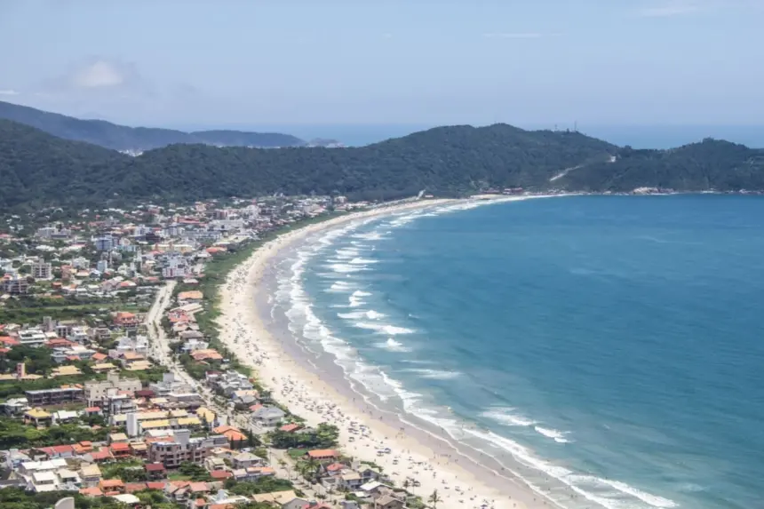 Atividades e praias imperdíveis para conhecer em Bombinhas Atividades e praias imperdíveis para conhecer em Bombinhas