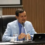 Vereador Gesmar solicita reaproveitamento de luminárias em substituição de postes em Goianésia