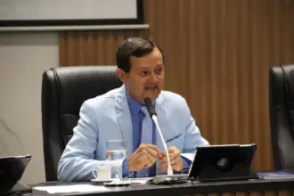 Vereador Gesmar solicita reaproveitamento de luminárias em substituição de postes em Goianésia