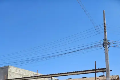 PCGO cumpre mandado de busca em ponto de reciclagem usado para receptação de cabos telefônicos furtados, em Caldas Novas