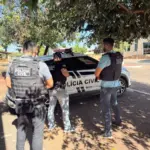 PCGO cumpre prisão preventiva, buscas e apreende arma de fogo de autor de violência doméstica, em Campos Verdes