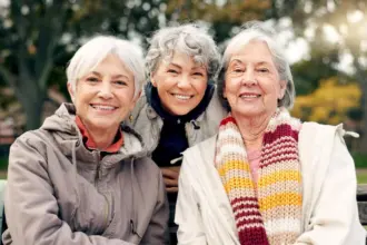 5 dicas para manter e fazer novos amigos na terceira idade