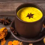 3 receitas de chá de cúrcuma e os benefícios para a saúde