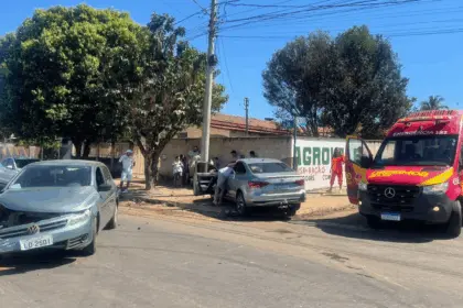 Colisão entre dois carros deixa homem ferido no Setor Oeste, em Goianésia