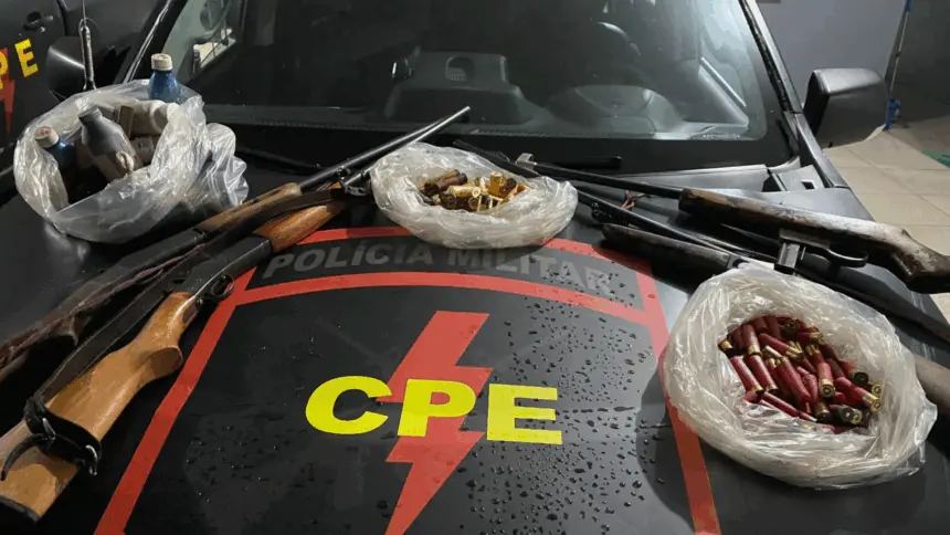 CPE Goianésia apreende arsenal de grosso calibre em operação no distrito de Natinópolis CPE Goianésia apreende arsenal de grosso calibre em operação no distrito de Natinópolis
