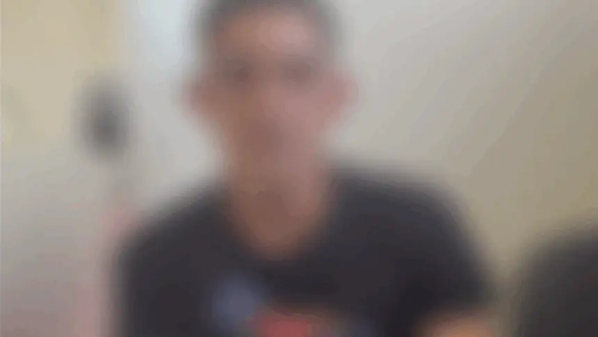 Homem é preso em flagrante após ameaçar a mãe de morte dentro da Delegacia de Jaraguá Homem é preso em flagrante após ameaçar a mãe de morte dentro da Delegacia de Jaraguá