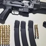 Homem é preso por ameaça e porte ilegal de armas após caso de violência doméstica em Barro Alto