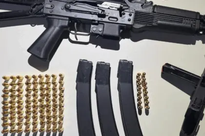 Homem é preso por ameaça e porte ilegal de armas após caso de violência doméstica em Barro Alto Homem é preso por ameaça e porte ilegal de armas após caso de violência doméstica em Barro Alto