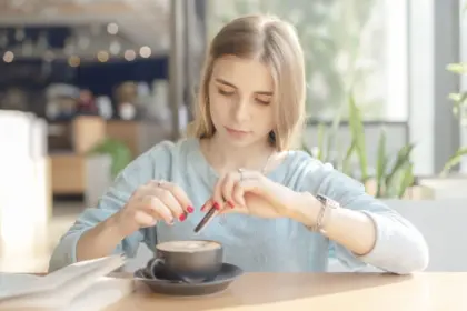 Entenda como o excesso de açúcar e cafeína pode afetar os estudantes