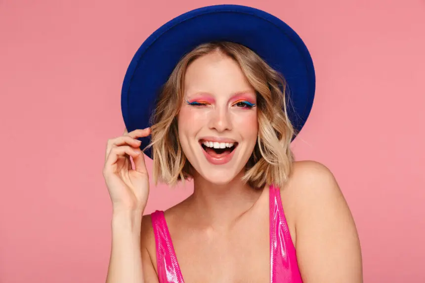 Veja como combinar sombras coloridas nos olhos Veja como combinar sombras coloridas nos olhos