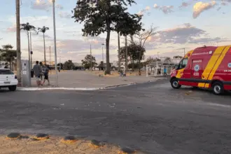 Mulher fica ferida ao se envolver em acidente nas proximidades da rodoviária de Goianésia