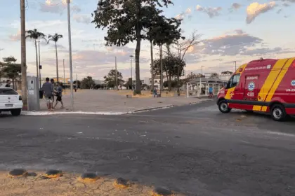Mulher fica ferida ao se envolver em acidente nas proximidades da rodoviária de Goianésia