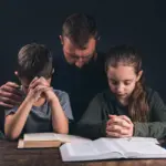 3 orações poderosas para o Dia dos Pais