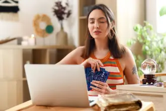 Tarot semanal: previsão para os signos de 04 a 10 agosto de 2025