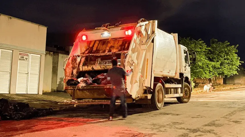 Renato de Castro anuncia suspensão de contrato da limpeza urbana com foco em melhoria de serviços e economia de R$ 4 mi anuais Renato de Castro anuncia suspensão de contrato da limpeza urbana com foco em melhoria de serviços e economia de R$ 4 mi anuais