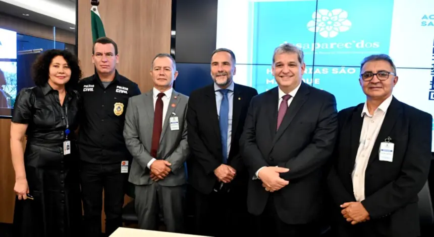 Policiais civis representam Direção-Geral no lançamento da Campanha de Coleta de DNA de Desaparecidos em Brasília Policiais civis representam Direção-Geral no lançamento da Campanha de Coleta de DNA de Desaparecidos em Brasília