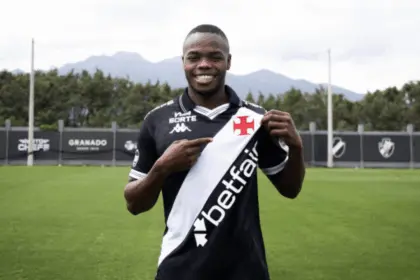 Vasco anuncia Andrés Gómez como reforço para o ataque: ‘Clube com torcedores leais’ Vasco anuncia Andrés Gómez como reforço para o ataque: ‘Clube com torcedores leais’