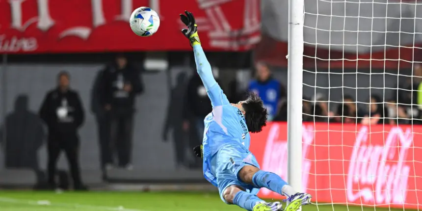 Rossi brilha nos pênaltis e garante classificação do Flamengo Rossi brilha nos pênaltis e garante classificação do Flamengo