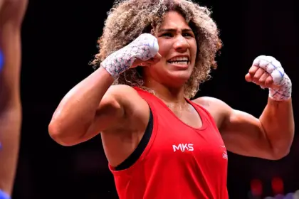 Rebeca Lima é campeã mundial de boxe em Liverpool