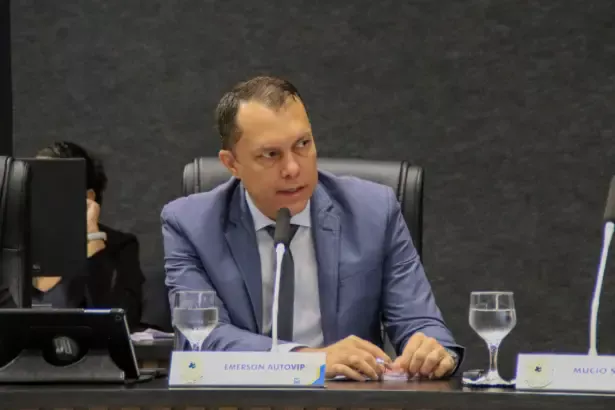Vereador Emerson Autovip propõe ponto de coleta de óleo de cozinha e parceria com a Saneago