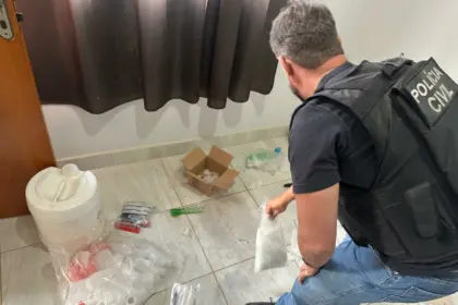 Polícia Civil prende investigado por tráfico de drogas e posse ilegal de munição de uso restrito, em Águas Lindas