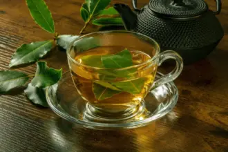 6 receitas de chá de louro para melhorar a digestão