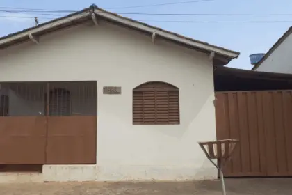 Classificados Meganésia: Vende-se uma casa no Bairro Carrilho