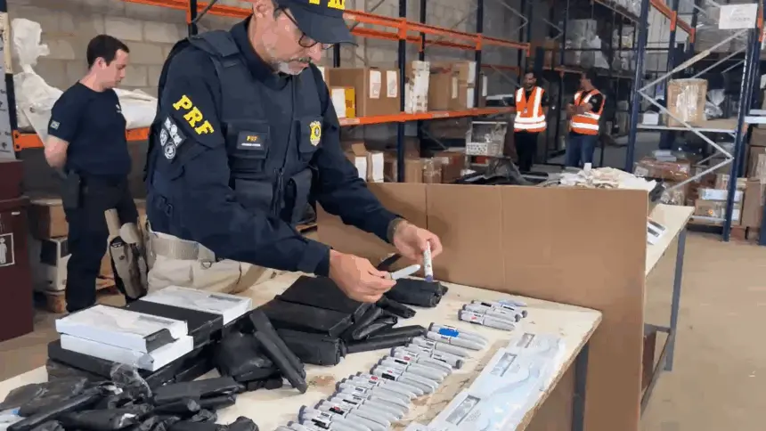 Com promessas de emagrecimento, crescem as apreensões de medicamentos contrabandeados do Paraguai pela PRF nas rodovias federais goianas Com promessas de emagrecimento, crescem as apreensões de medicamentos contrabandeados do Paraguai pela PRF nas rodovias federais goianas