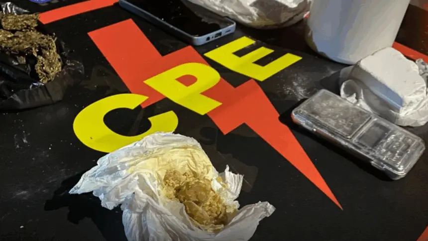 CPE prende suspeito e apreende drogas em operação contra o tráfico em Goianésia CPE prende suspeito e apreende drogas em operação contra o tráfico em Goianésia
