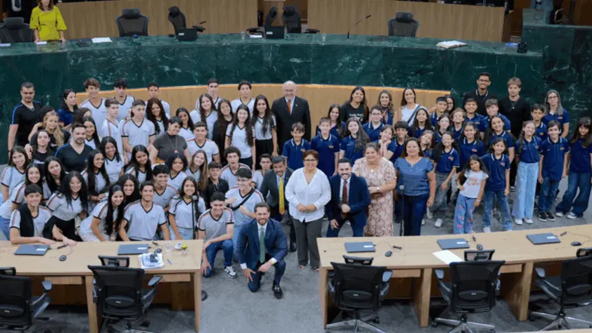 Estudantes de Goianésia participam do projeto “Deputados do Futuro” e conhecem a Alego Estudantes de Goianésia participam do projeto “Deputados do Futuro” e conhecem a Alego