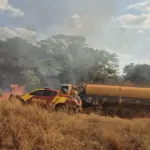 Incêndio em vegetação mobiliza bombeiros de Goianésia e caminhão pipa na zona rural de Vila Propício Incêndio em vegetação mobiliza bombeiros de Goianésia e caminhão pipa na zona rural de Vila Propício