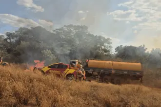 Incêndio em vegetação mobiliza bombeiros de Goianésia e caminhão pipa na zona rural de Vila Propício Incêndio em vegetação mobiliza bombeiros de Goianésia e caminhão pipa na zona rural de Vila Propício