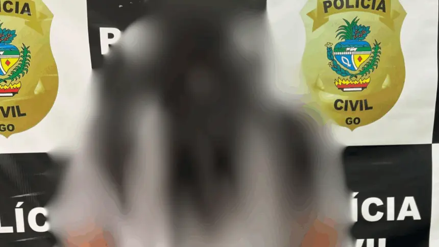 Mulher é presa em Jaraguá após dupla tentativa de homicídio contra irmã e companheiro Mulher é presa em Jaraguá após dupla tentativa de homicídio contra irmã e companheiro