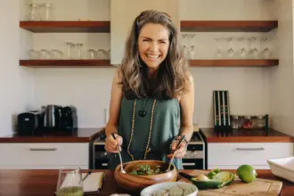 4 dietas para melhorar a saúde durante a menopausa