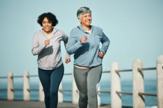 Veja como os exercícios aeróbicos beneficiam mulheres na pós-menopausa