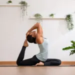 5 posturas de ioga para melhorar a saúde sexual feminina