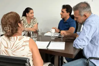 Renato de Castro anuncia pagamento de piso passivo para professores a partir de outubro