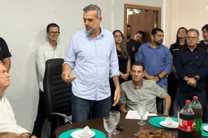 Renato de Castro recebe senador Vanderlan Cardoso que anuncia vários benefícios para Goianésia Renato de Castro recebe senador Vanderlan Cardoso que anuncia vários benefícios para Goianésia