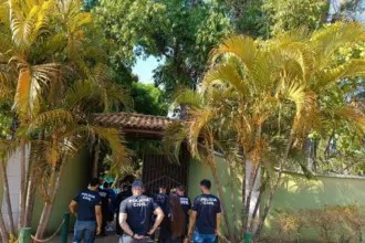Polícia Civil faz operação em clínica irregular que internava pacientes compulsoriamente, em Abadia de Goiás