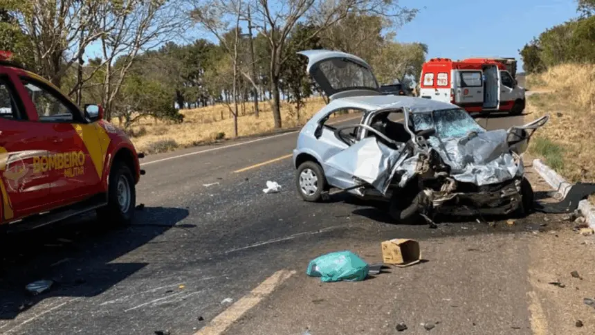 Urgente: Uma pessoa morre e duas ficam feridas em colisão na GO-080, próximo a Goianésia Urgente: Uma pessoa morre e duas ficam feridas em colisão na GO-080, próximo a Goianésia