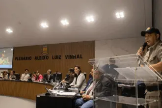 Vereadores homenageiam integrantes do Proerd em Goianésia