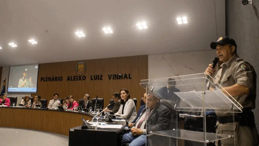 Vereadores homenageiam integrantes do Proerd em Goianésia