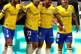 Brasileiro: Palmeiras goleia Bragantino e permanece com folga na ponta