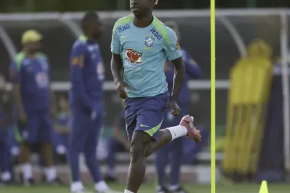 Ancelotti esboça formação da seleção para enfrentar Coreia do Sul