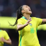 Com uma a menos, seleção feminina vence amistoso contra Inglaterra Com uma a menos, seleção feminina vence amistoso contra Inglaterra