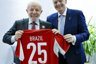 Lula convida presidente da Fifa para conhecer Universidade do Esporte Lula convida presidente da Fifa para conhecer Universidade do Esporte