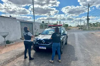 Adolescente é alvo de mandado de busca e apreensão, em Luziânia, por atos infracionais praticados contra a própria mãe Adolescente é alvo de mandado de busca e apreensão, em Luziânia, por atos infracionais praticados contra a própria mãe