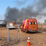 Bombeiros são acionados para controlar incêndio em depósito de reciclagem no Parque das Palmeiras